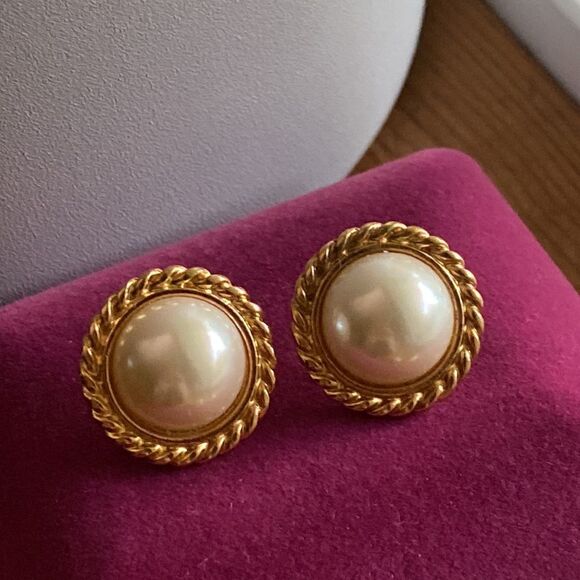 💛 Vintage HTF Vendome Crescent Moon Brooch & Pearl Earring Set - Picture 2 of 6